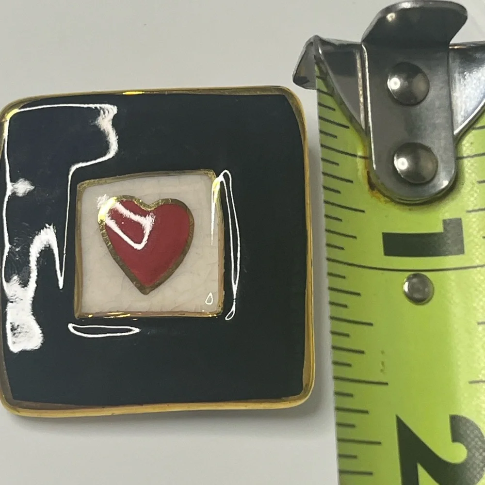 Vintage 1980’s Sweetheart pin brooch ceramic glossy 1.5”